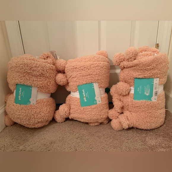 3 target fluffy throws blankets with Pom poms  
50“ x 60“ NWT ALL 3 Throw Bundle - Picture 1 of 2